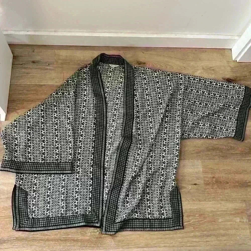 Max studio black white open kimono top 1x